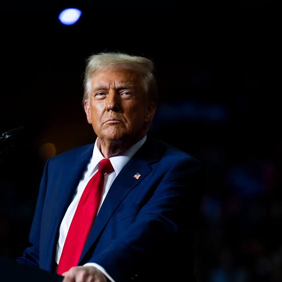 Trump firma decreto que prohíbe financiación federal para transición de género en&nbsp;menores