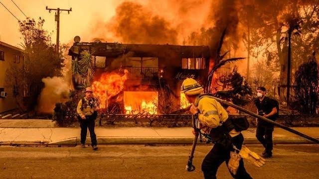Bomberos mexicanos se unen al combate de incendios en California&nbsp;(GALERÍA)