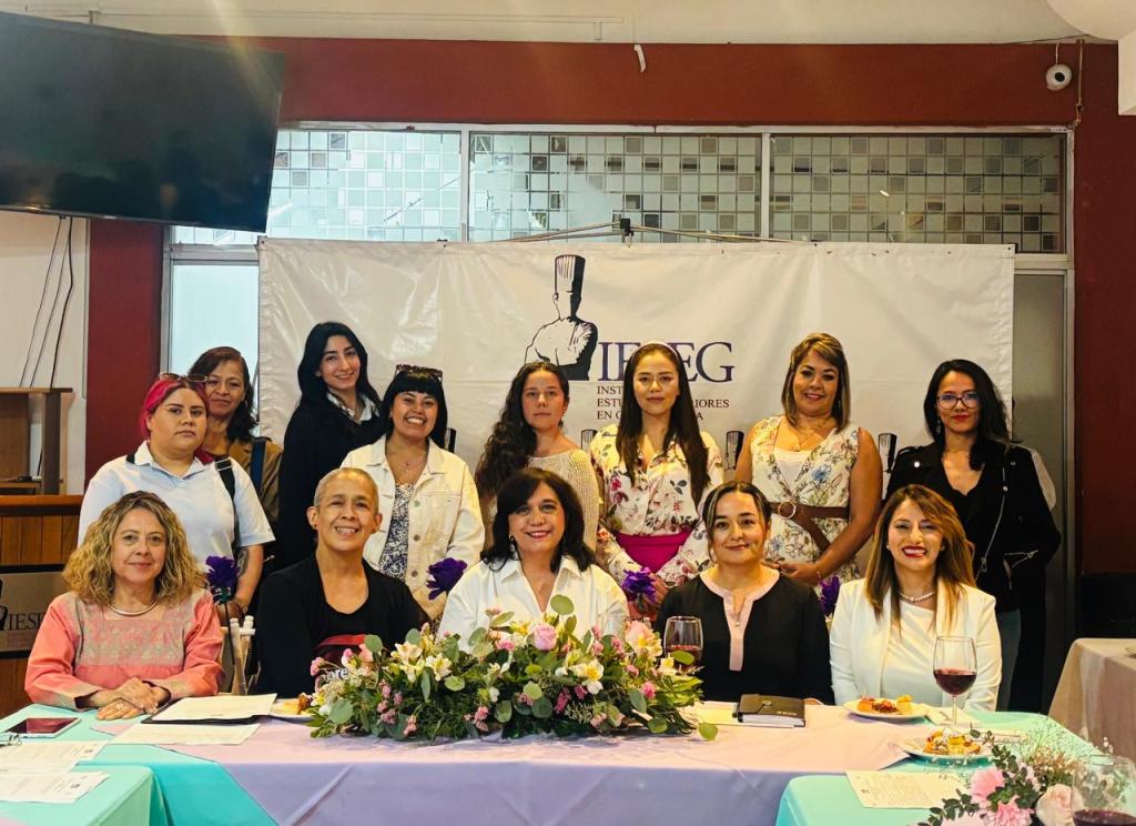 Reflexión y propuestas en la mesa de «Diálogos Violetas» con mujeres escritoras, creadoras y artistas&nbsp;potosinas