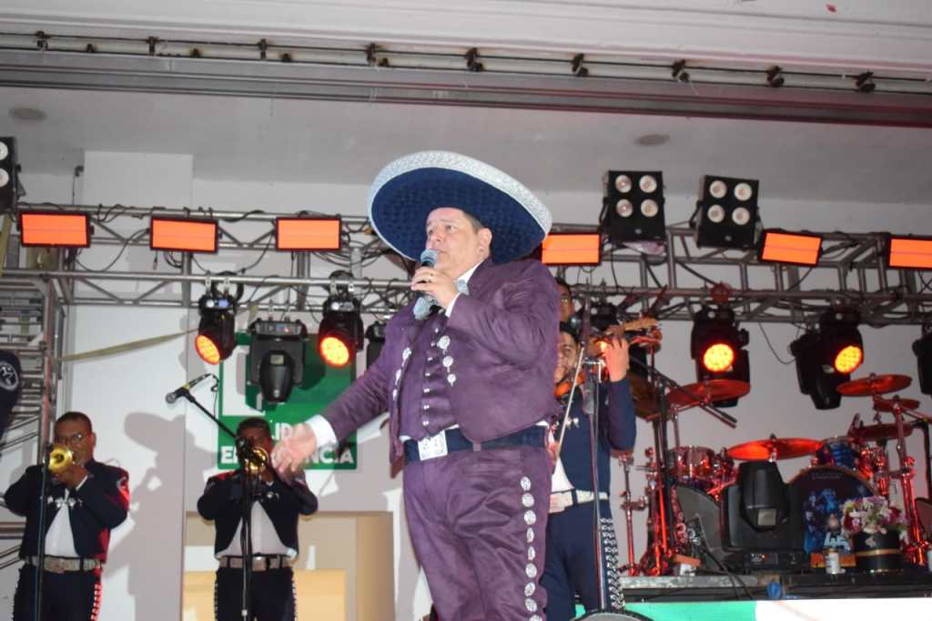 Éxito Total en el Gran Show Baile con Luis Alfredo Jiménez y el Primo Manolo y sus Rieleros en el Hotel María&nbsp;Dolores
