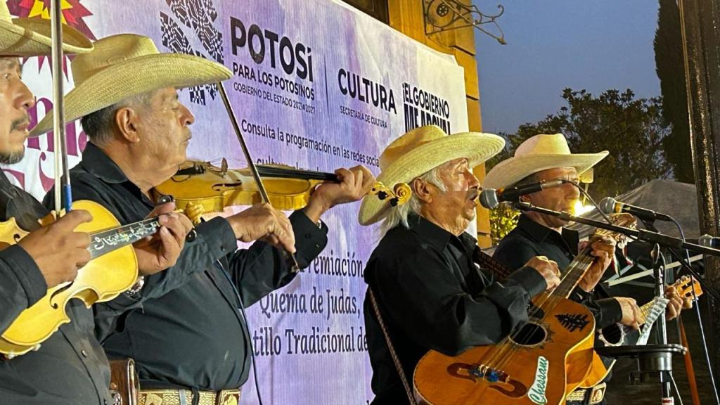 El Doctor Chessani y sus Huapangueros cautivan al&nbsp;público