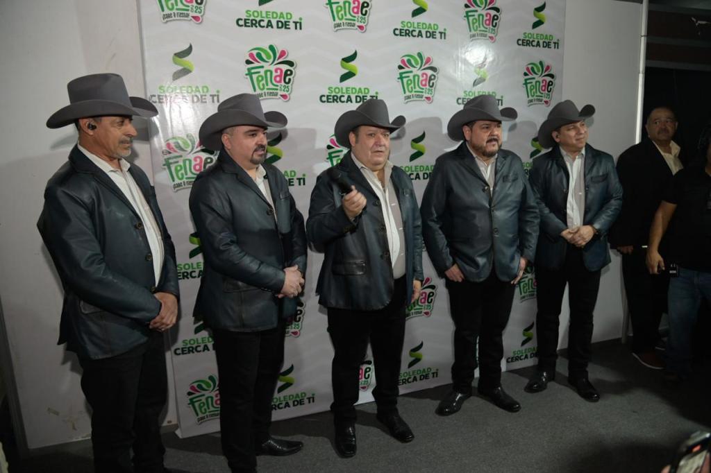 ¡EN LA FENAE 2025, GRUPO PESADO PONE A TEMBLAR LA PLAZA PRINCIPAL DE SOLEDAD CON SU FUERZA&nbsp;MUSICAL!