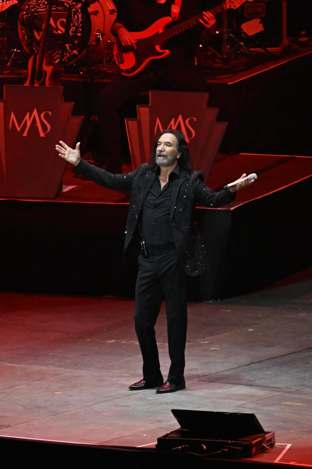 Gran velada se vive en la arena Potosí con Marco Antonio Solís El&nbsp;Buki