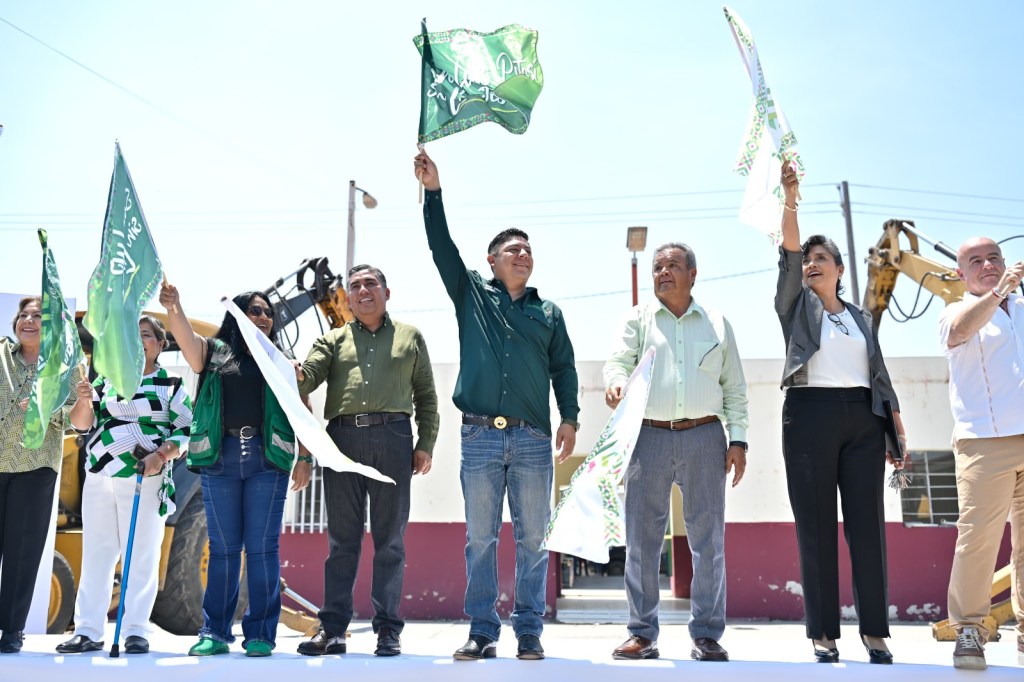 Ricardo Gallardo reconstruye escuela a niñez&nbsp;soledense