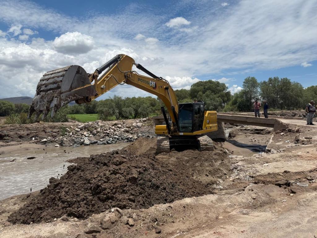 gobierno estatal refuerza bordos en inmediaciones del bulevar Río&nbsp;Santiago
