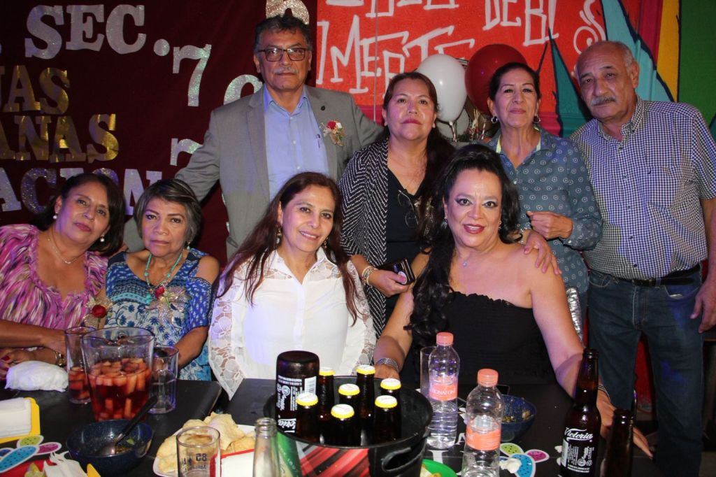 Ex alumnos de la secundaria Heroínas Mexicanas celebran reencuentro y 46 aniversario de su&nbsp;graduación