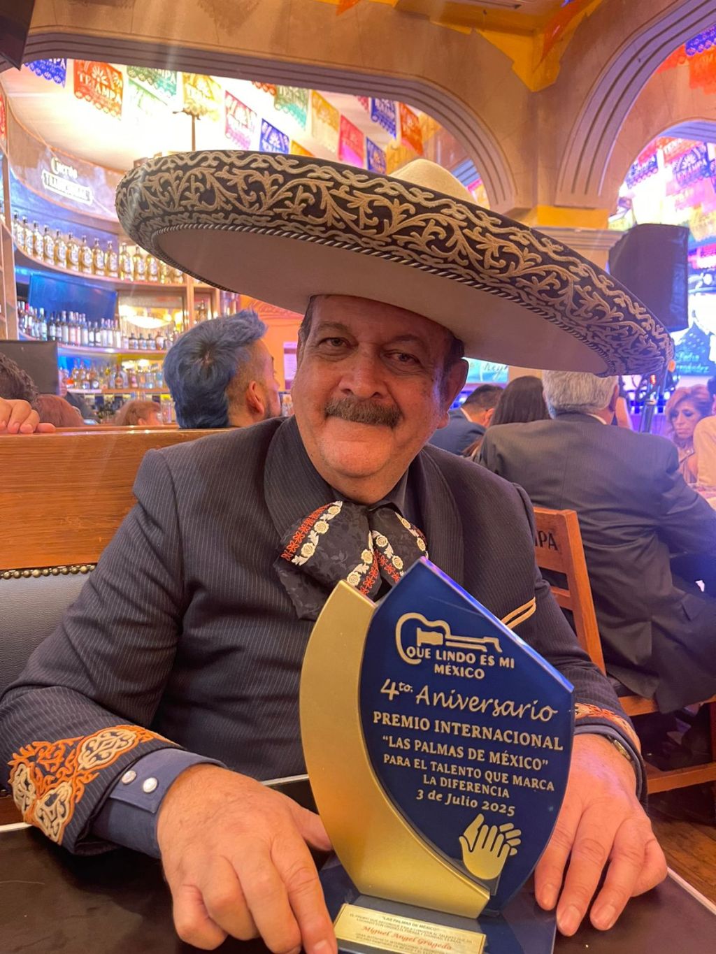 Miguel Ángel Grageda recibe el premio internacional «Las Palmas de&nbsp;México»