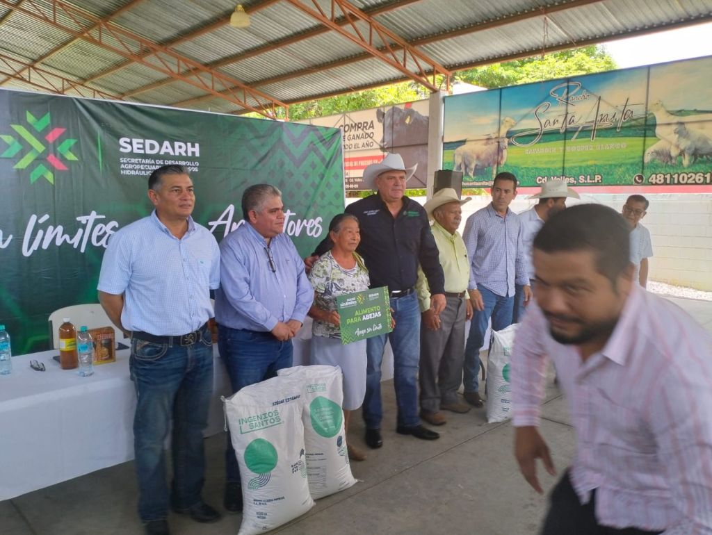 Estado entrega 8 toneladas de alimento para el sector&nbsp;apícola