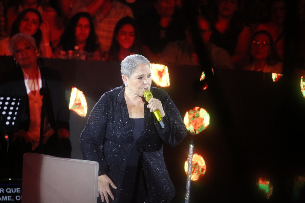 Lupita D’Alessio se despide de San Luis Potosí con gran éxito en el Palenque de la FENAPO&nbsp;2025