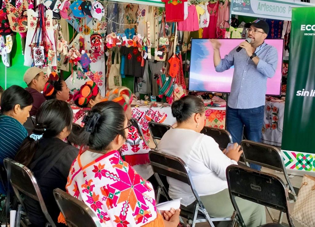Gobierno del Estado fortalece emprendimiento de personas&nbsp;artesanas