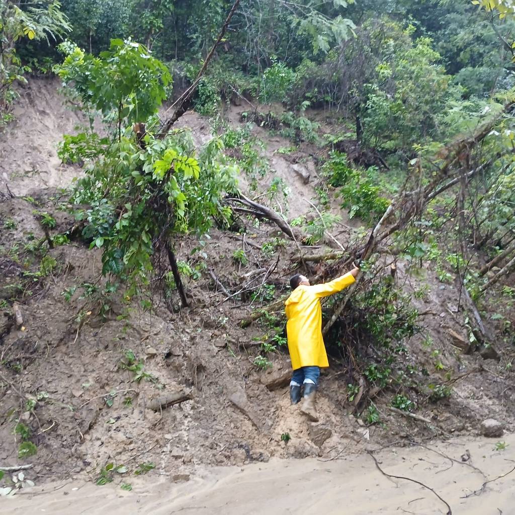 GOBIERNO DEL ESTADO ATIENDE DAÑOS EN CARRETERAS DE LA HUASTECA&nbsp;(Galería)