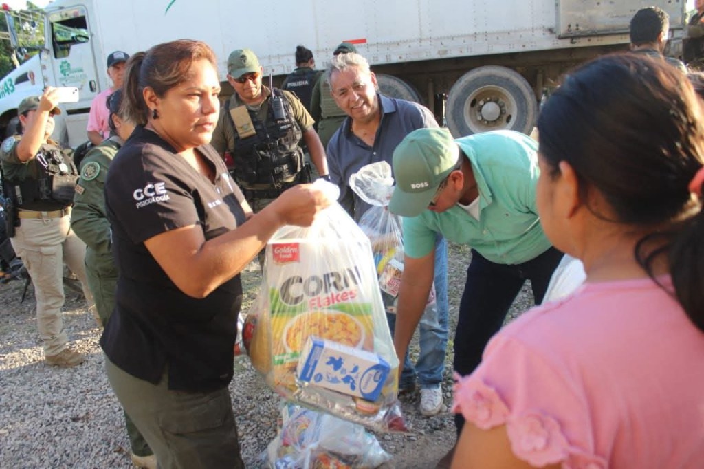 RICARDO GALLARDO ENVÍA MÁS AYUDA A FAMILIAS DE&nbsp;ÉBANO