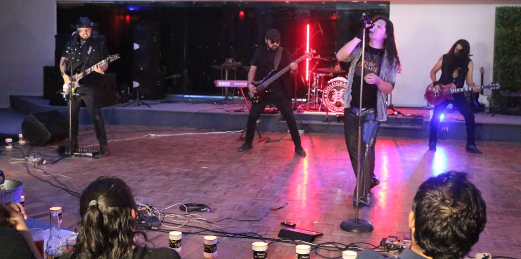 Noche de nostalgia y energía en el Hotel María Dolores con Hologramas, tributo a Héroes del Silencio y Enrique&nbsp;Bunbury