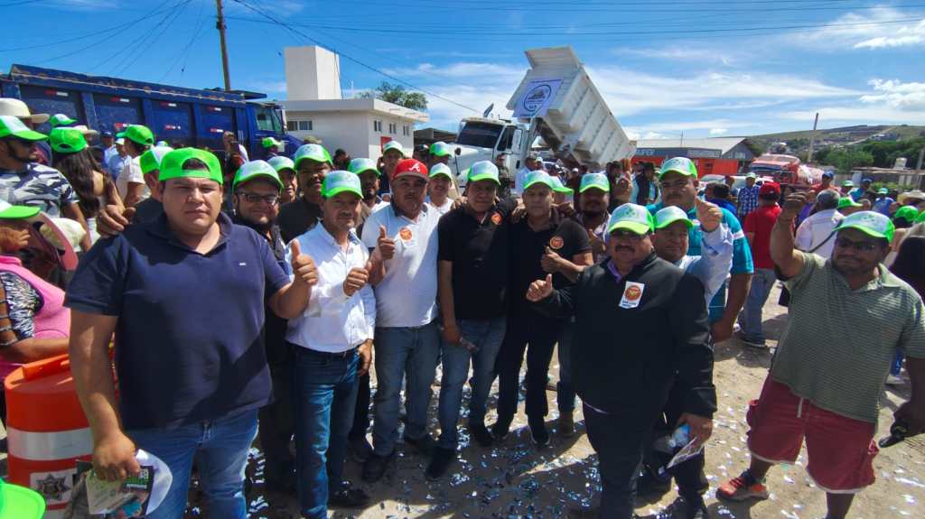 TRANSPORTISTAS DAN TOTAL RESPALDO A OBRAS DE RICARDO&nbsp;GALLARDO