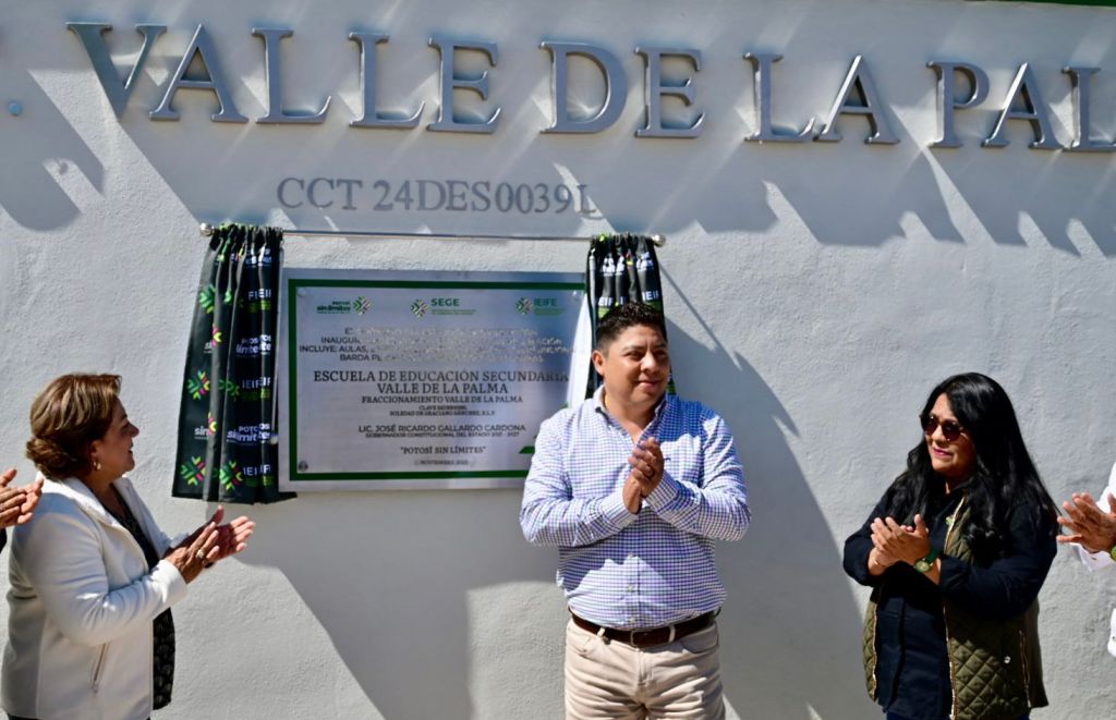 RICARDO GALLARDO ENTREGA CALLES DE CONCRETO Y UNA SECUNDARIA EN SOLEDAD&nbsp;(Galería)