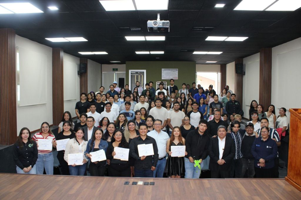 EXCELENCIA ACADÉMICA DEL TECNOLÓGICO SUPERIOR BRILLA EN EVENTO NACIONAL  