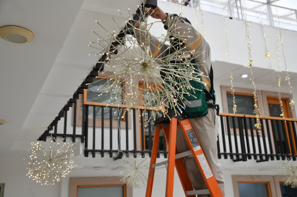 AYUNTAMIENTO DE SOLEDAD COMIENZA INSTALACIÓN DE DECORACIÓN&nbsp;NAVIDEÑA