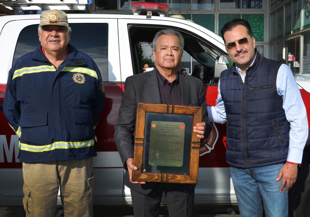 SEER ENTREGA 842 MIL PESOS AL HEROICO CUERPO DE&nbsp;BOMBEROS