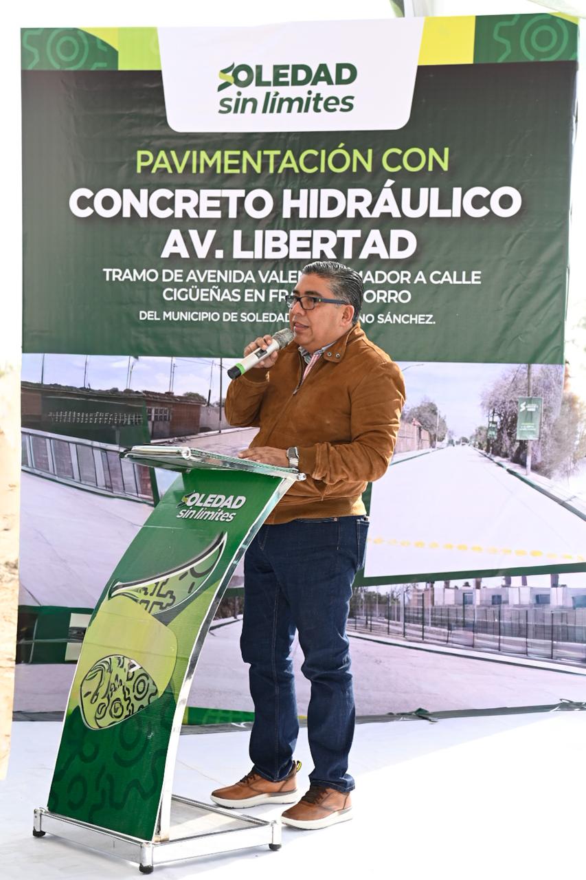 CON CONCRETO HIDRÁULICO, ALCALDE JUAN MANUEL NAVARRO RENUEVA AVENIDA LIBERTAD EN EL&nbsp;MORRO