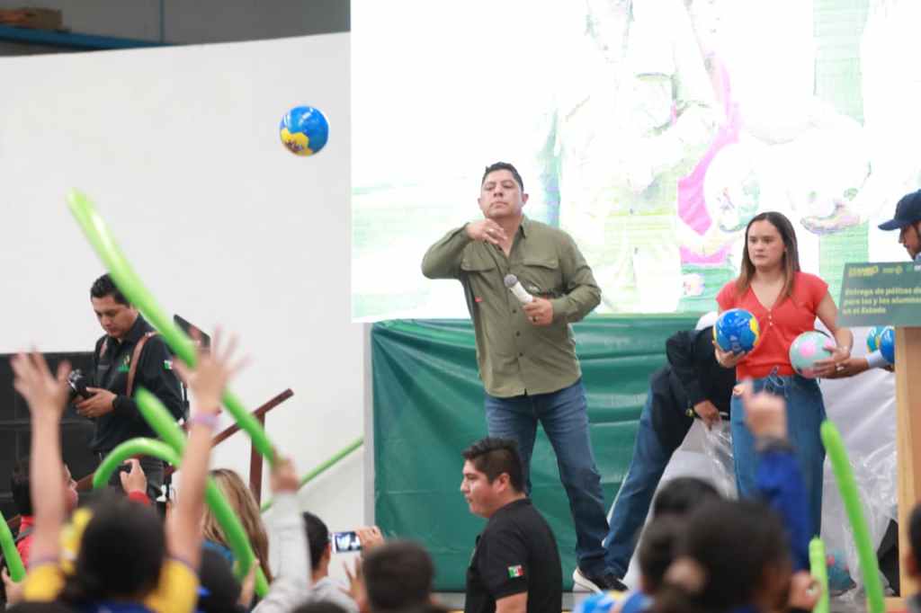 RICARDO GALLARDO GARANTIZA PROTECCIÓN A ESTUDIANTES CONTRA&nbsp;ACCIDENTES