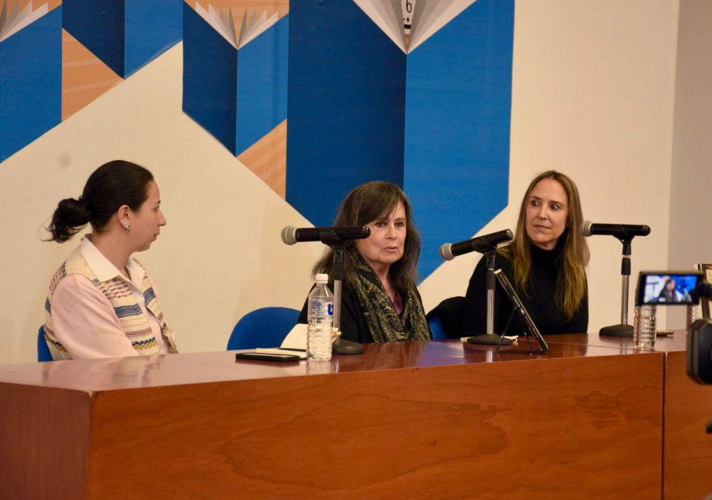 Entre la muerte y el amor, Laura Restrepo retrata los dilemas de nuestro tiempo en la 50 FNL&nbsp;UASLP