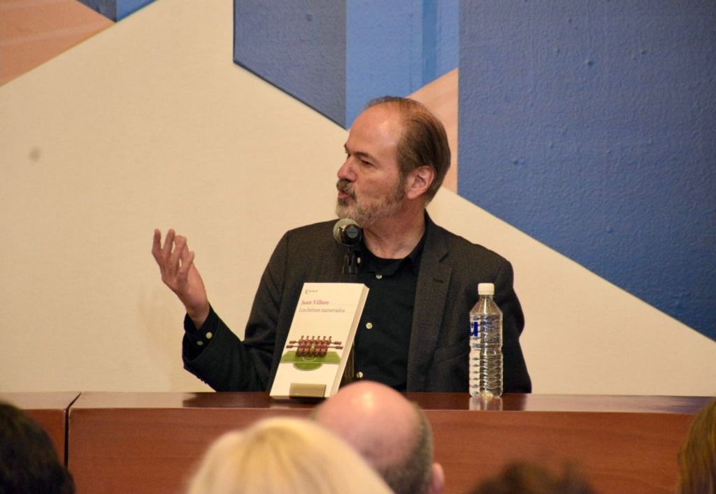 Entre letras y canchas, Juan Villoro da cátedra de identidad futbolera en la 50 FNL de la&nbsp;UASLP