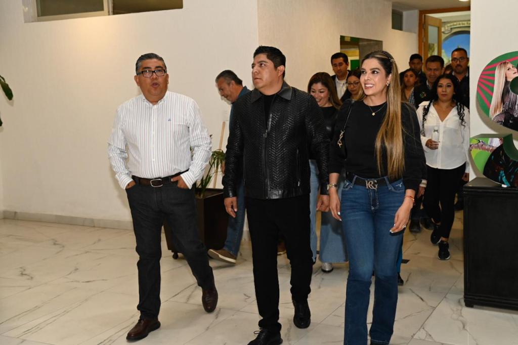 JUAN MANUEL NAVARRO Y RICARDO GALLARDO HACEN VIBRAR A SOLEDAD EN LA INAUGURACIÓN DE LA FENAE 2026