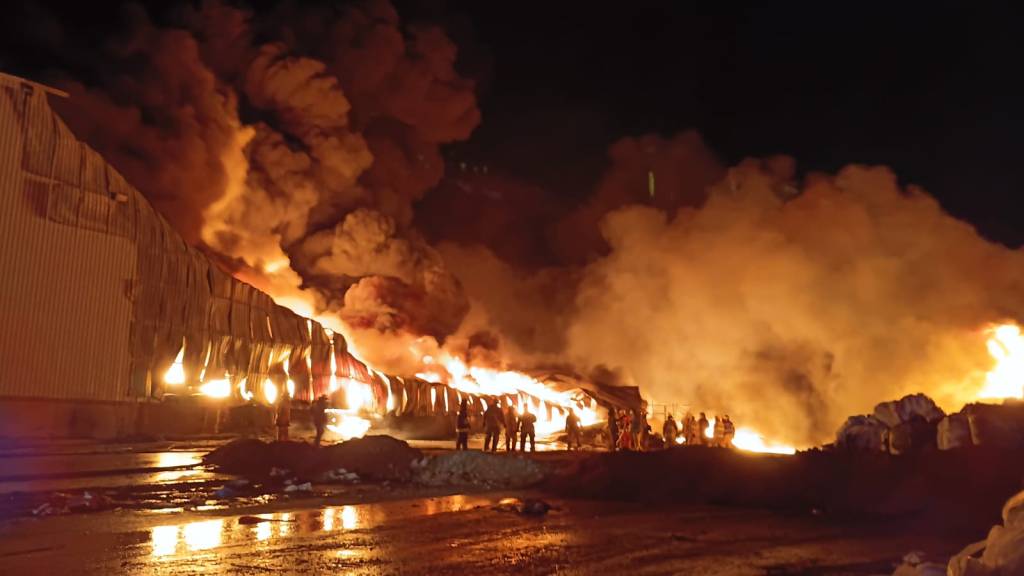 CONTROL TOTAL DE INCENDIO EN ZONA INDUSTRIAL