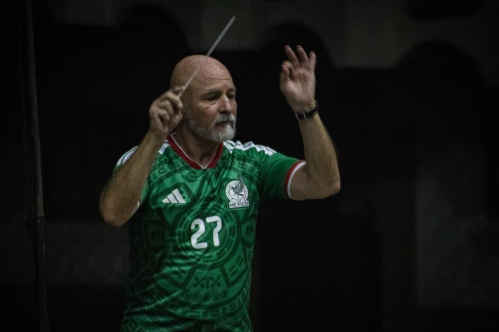 FÚTBOL Y MÚSICA SE UNEN EN EXITOSO CONCIERTO&nbsp;SINFÓNICO