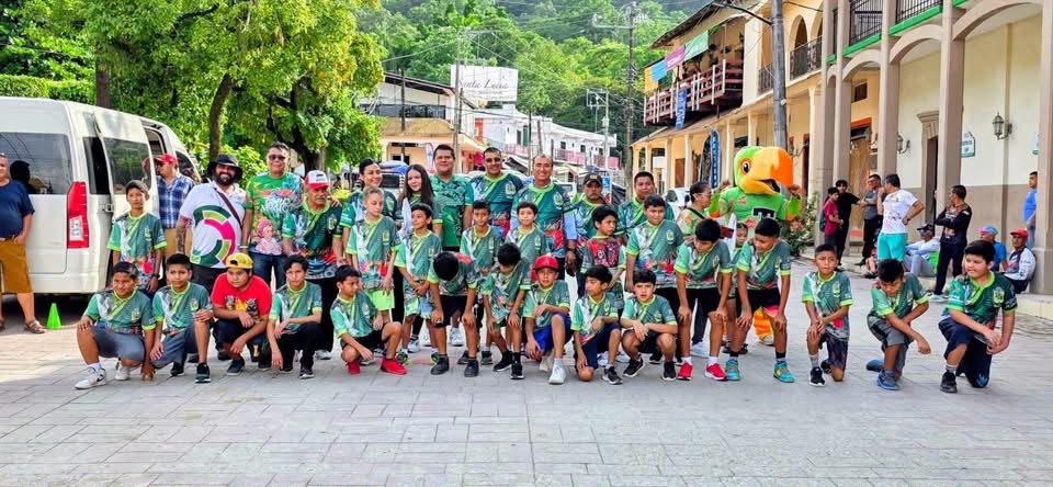 Aquismón recibe con éxito al Serial Trail Rutas y Pueblos Mágicos 2026