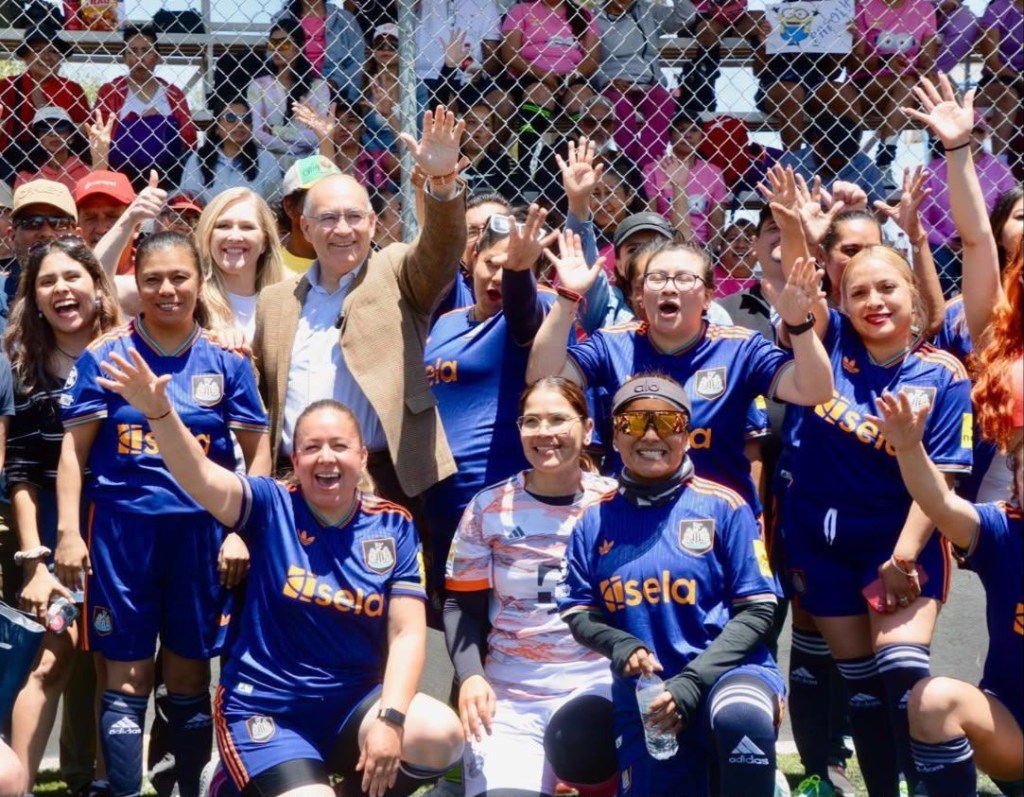Enrique Galindo festeja a mujeres y hombres en el Día del Trabajador de&nbsp;Interapas