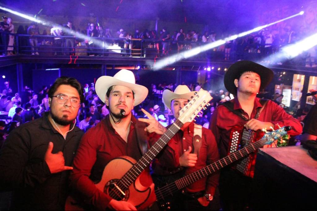 GRUPO PERFORMANTE CAUSO SENSACIÓN LA&nbsp;FENAPO