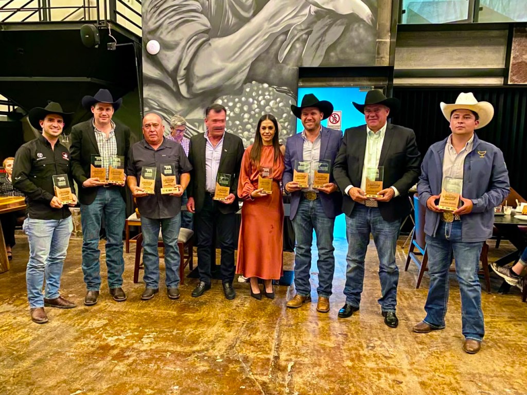 GOBIERNO DEL ESTADO RECONOCE A LO MEJOR DEL GANADO LIMOUSIN DE MÉXICO EN FENAPO&nbsp;2026