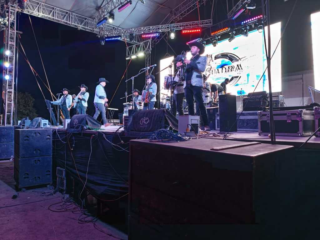 La Cuadra de San Luis conquista al público en gran baile de Santa Rosa, San Felipe Guanajuato