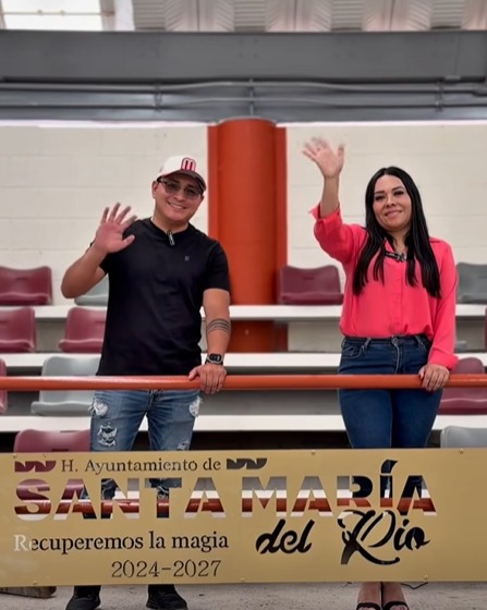 Avanza la rehabilitación del Auditorio Municipal en Santa María del Río