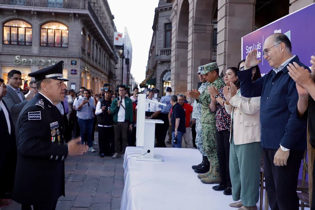 Enrique Galindo fortalece a la Policía de la Capital, entrega nuevos uniformes y equipamiento