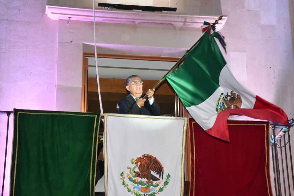 ANTE MILES DE FAMILIAS, EL ALCALDE JUAN MANUEL NAVARRO CONMEMORA 216 AÑOS DE LA INDEPENDENCIA DE MÉXICO 