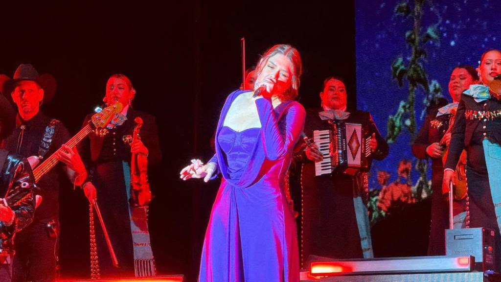 YURIDIA LLENA EL TEATRO DE LA CIUDAD Y DA VIDA NOCTURNA AL TANGAMANGA&nbsp;II