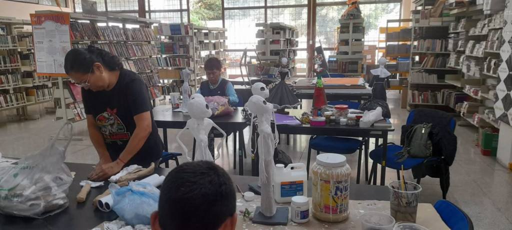 Inicia Taller gratuito para elaborar Calaveras en la biblioteca municipal que está en la&nbsp;Alameda