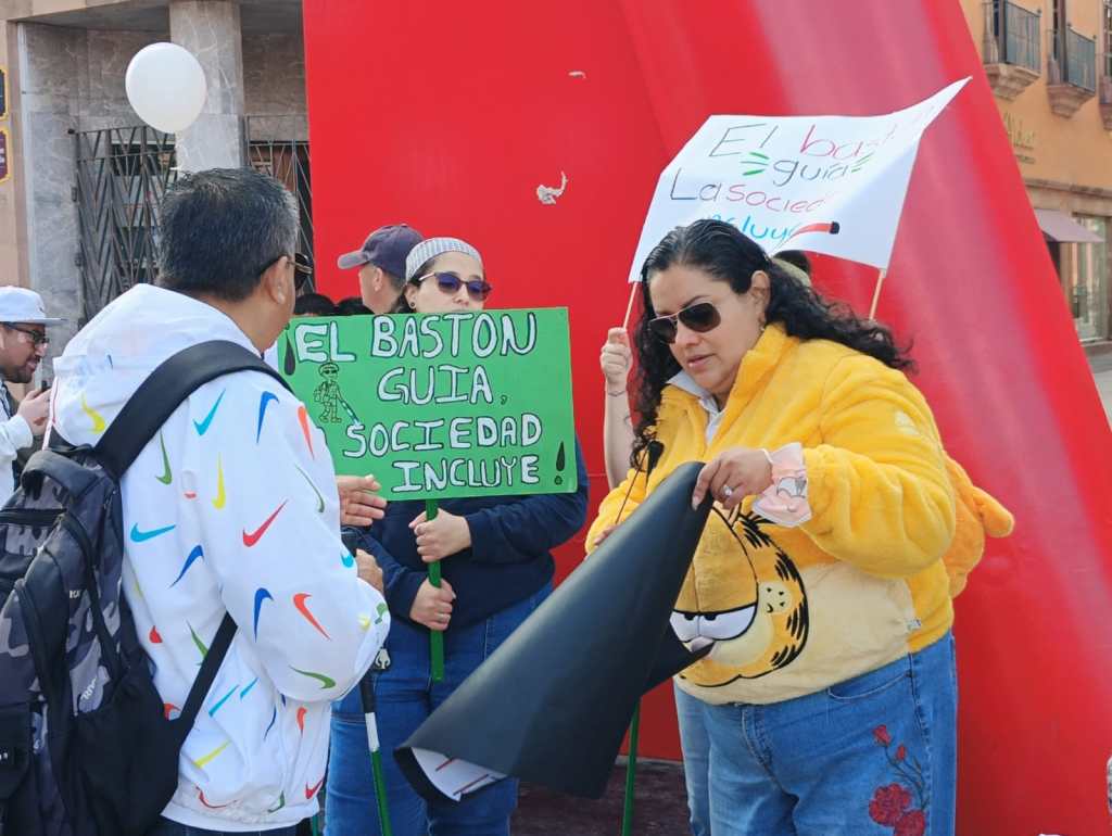 Conmemoran el Día Internacional del Bastón Blanco en SLP