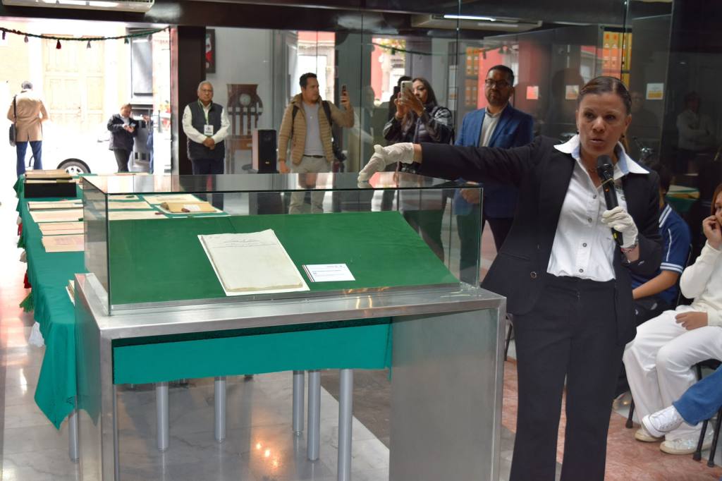 ARCHIVO HISTÓRICO EXHIBE DOCUMENTOS ORIGINALES DE 200 AÑOS DE HISTORIA POTOSINA